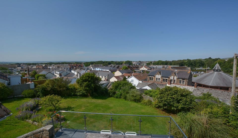 Rooftops Braunton 4 Bed Sleeps 8 Beautiful Views Hotel in Braunton