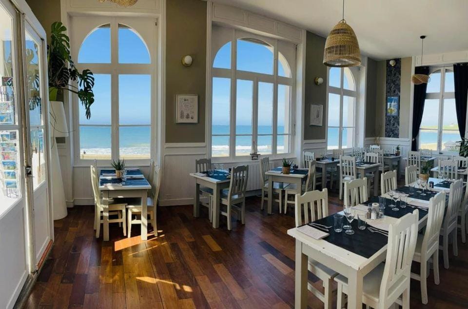 Le Chateau de Sable Hotel in Plougasnou