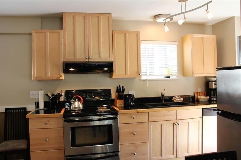 West Wind Cottage Hotel in Ucluelet