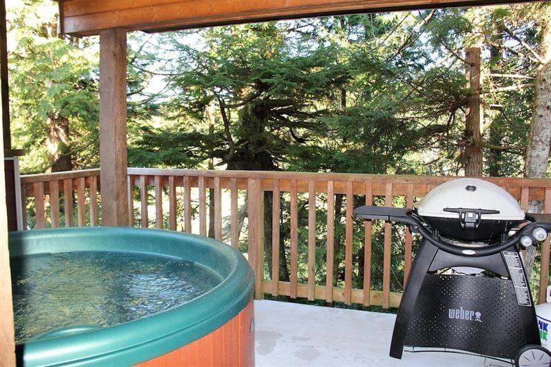 West Wind Cottage Hotel in Ucluelet