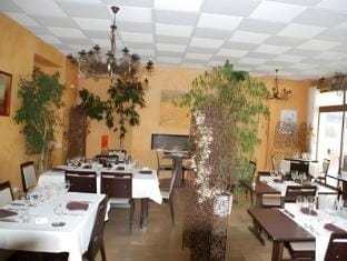Logis Hotel & Restaurant Le Fleurance Hotel in Occitanie