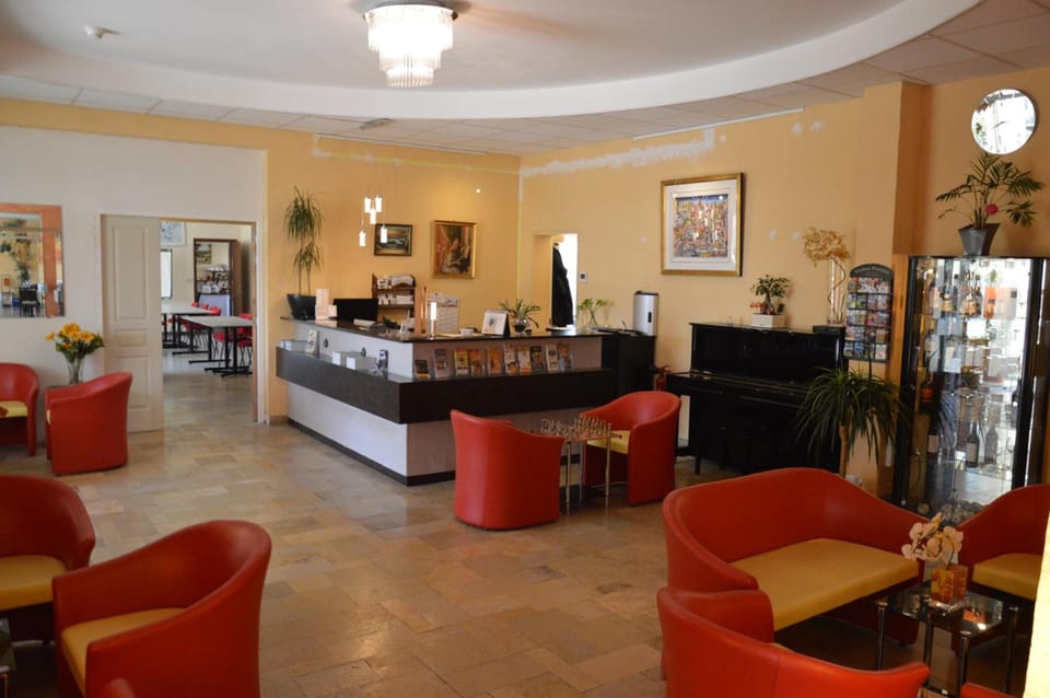 Logis Hotel & Restaurant Le Fleurance Hotel in Occitanie