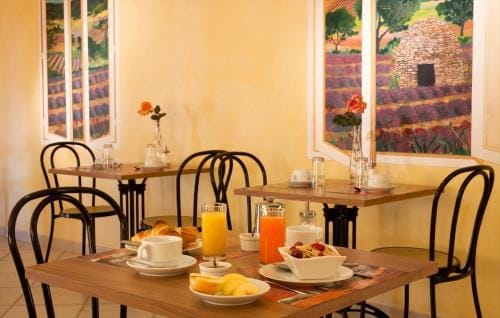 Le Signoret Hotel in Sault