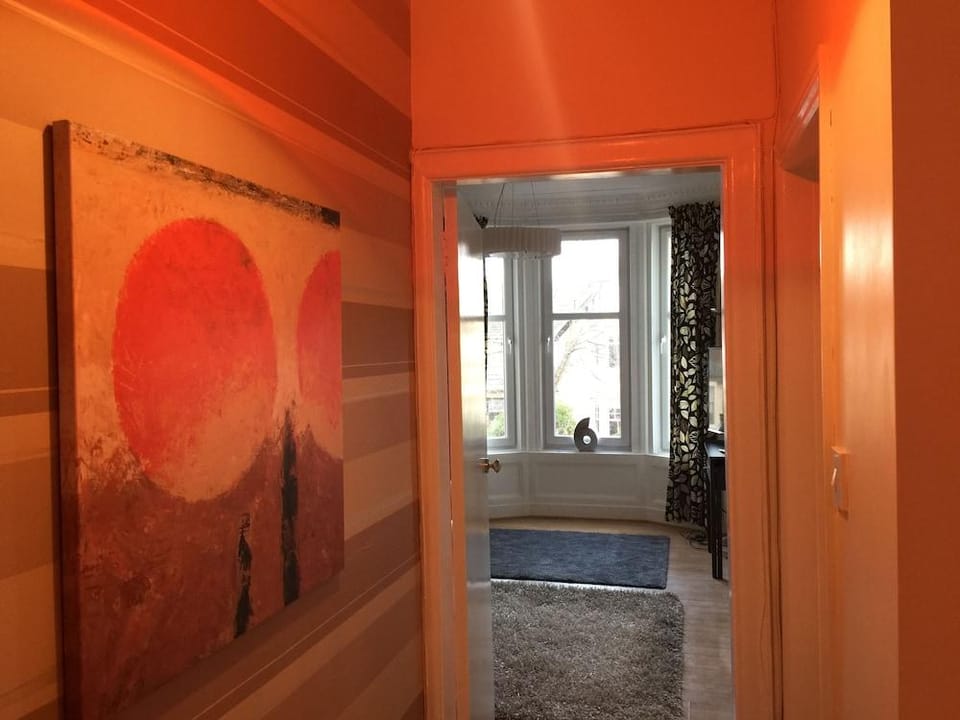 Great location 1 Bedroom Scotstoun Flat Hotel in Glasgow