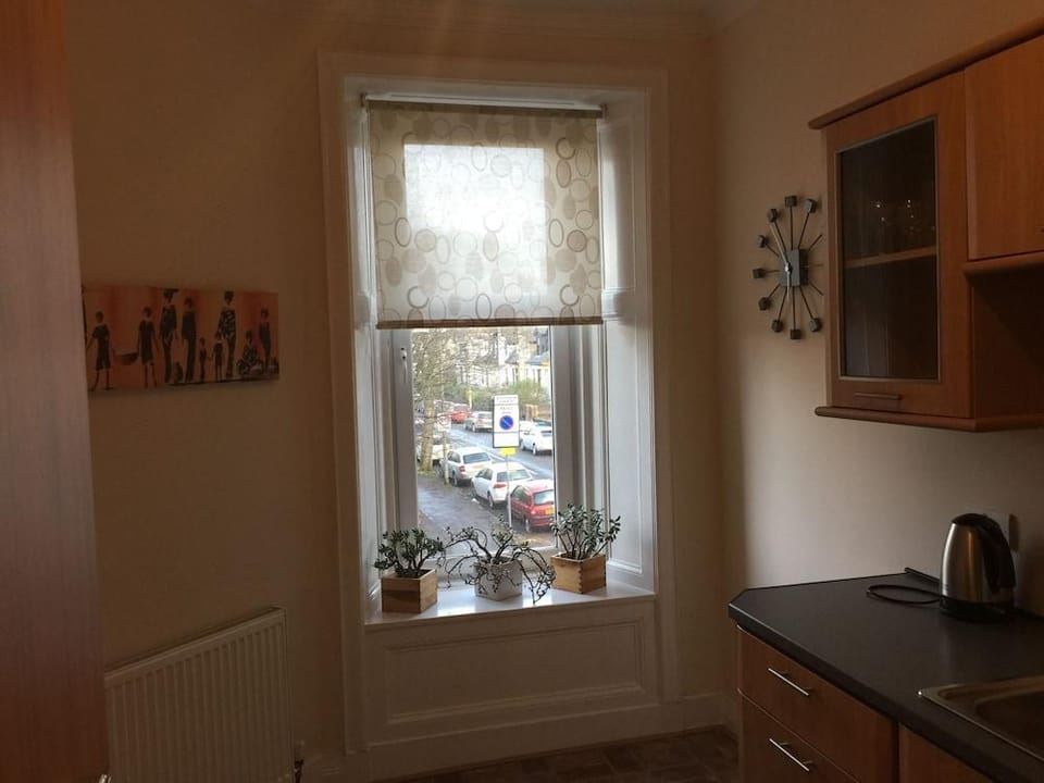 Great location 1 Bedroom Scotstoun Flat Hotel in Glasgow