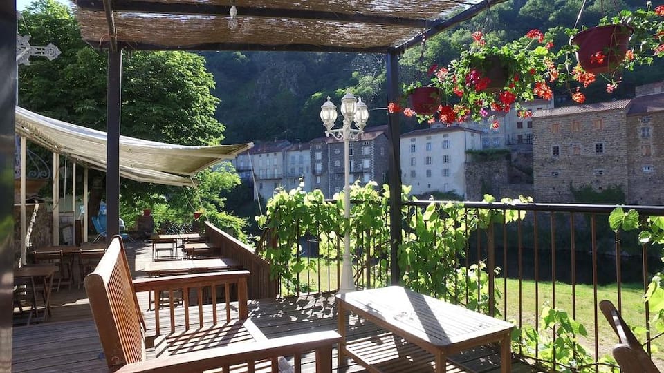 VVF Villages "Les Gorges de l'Allier" Lavoûte-Chilhac Hotel in Auvergne-Rhône-Alpes