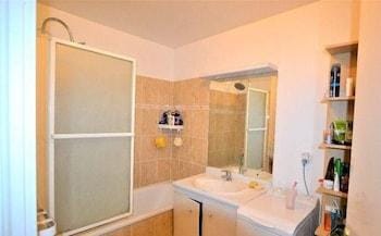 Chambre proche de Disneyland et de Paris Hotel in Bussy-Saint-Georges