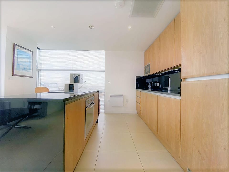 2 Bedroom Penthouse with Parking Hotel in Liverpool