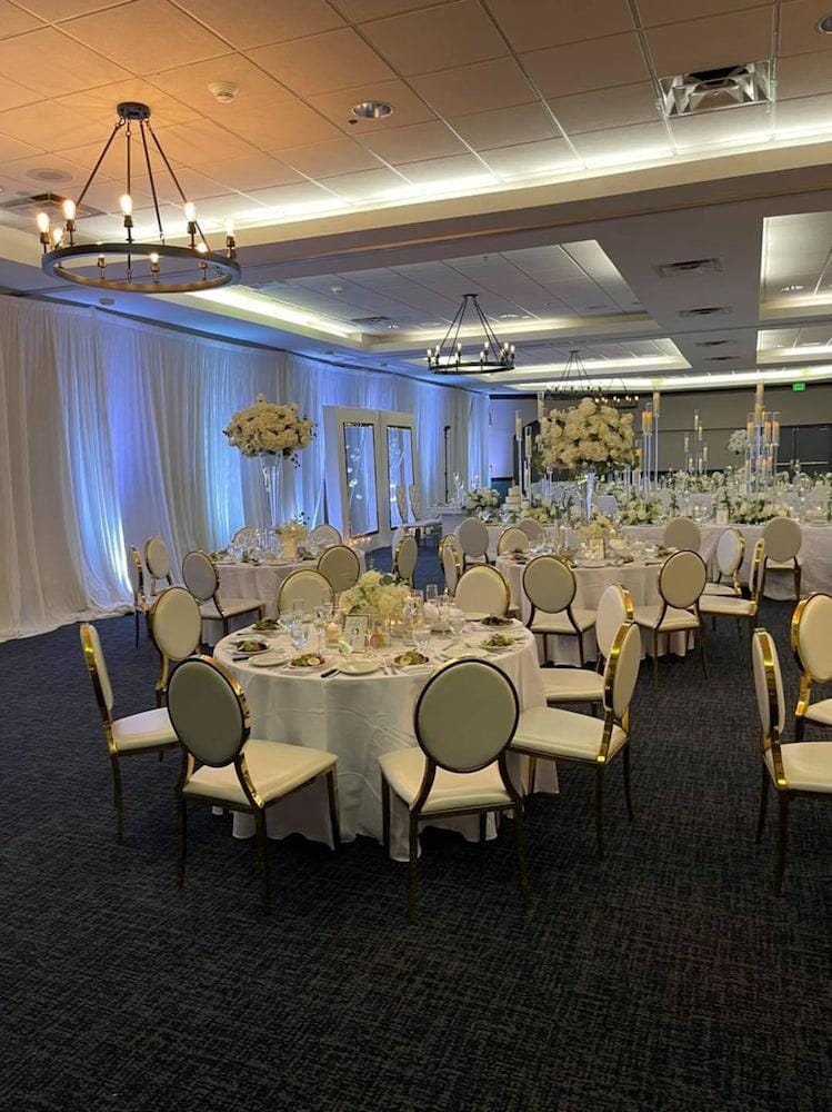 Merriweather Lakehouse Hotel in Ellicott City