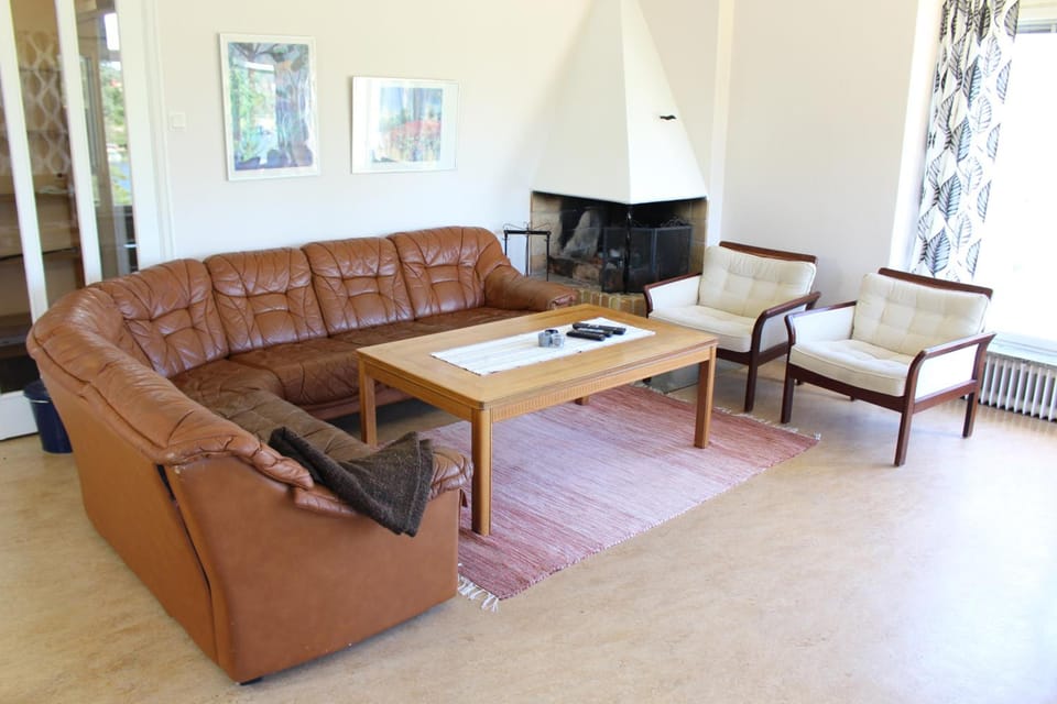 Shared lounge/TV area