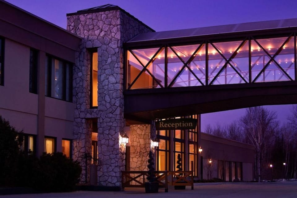Pinestone Resort & Conference Centre Hotel in Dysart and Others