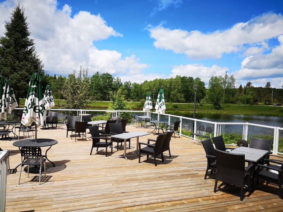 Pinestone Resort & Conference Centre Hotel in Dysart and Others