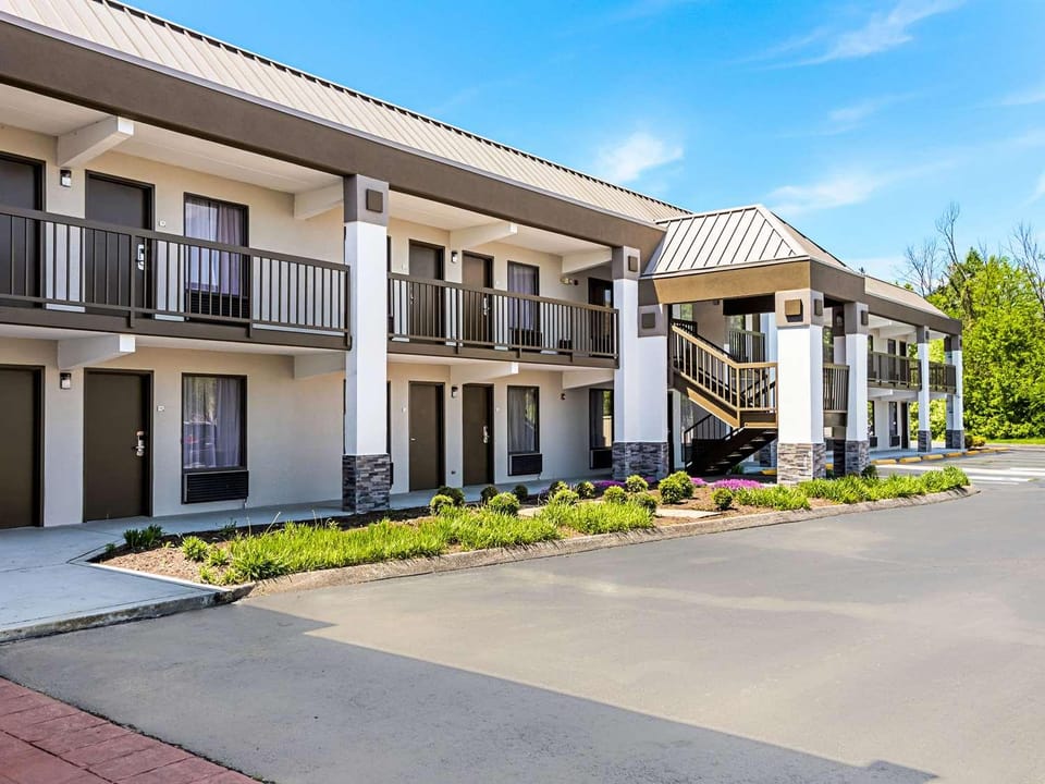 Quality Inn Knoxville TN Hotel in Farragut