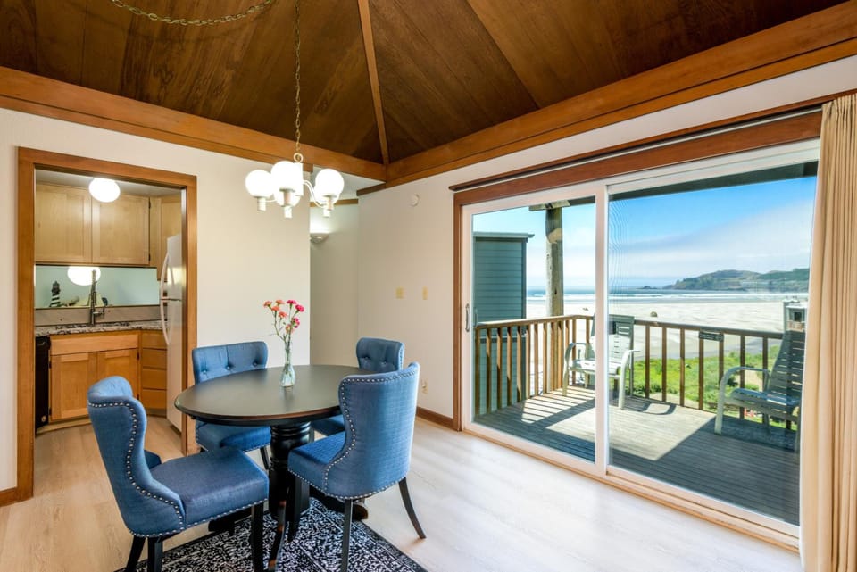Little Creek Cove Beach Resort Motel in Newport