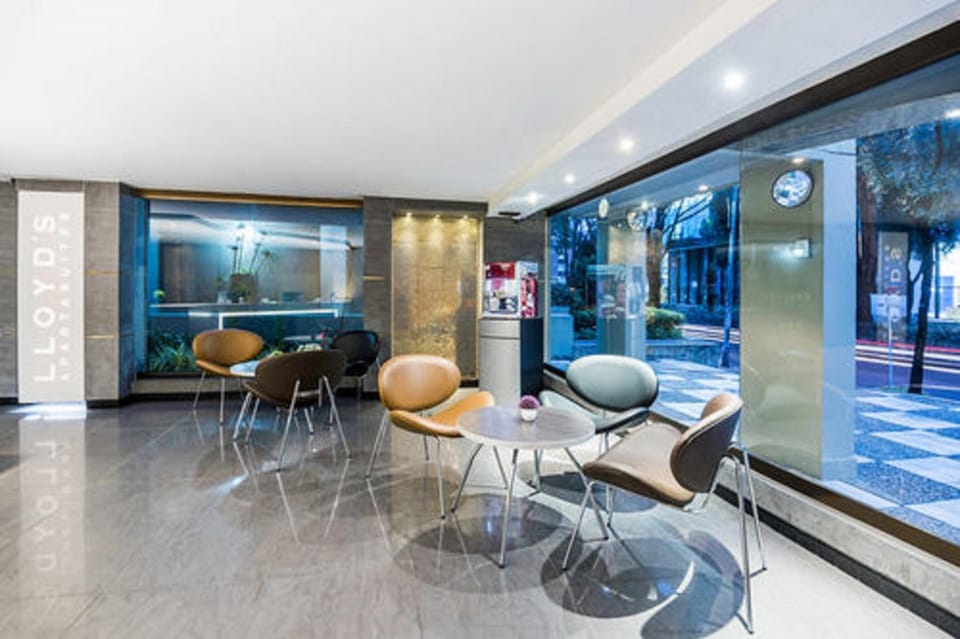 Lloyds Apartasuites Parque 93 Apartment hotel in Bogota