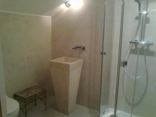 CHAMBRES DES EAUX 29 "mousseline" Hotel in Auvergne-Rhône-Alpes