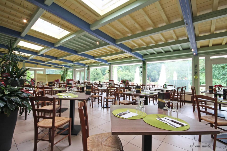 Logis Hotel De France- Restaurant GRILL Hotel in Normandy