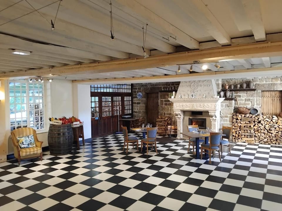 Logis Hotel De France- Restaurant GRILL Hotel in Normandy