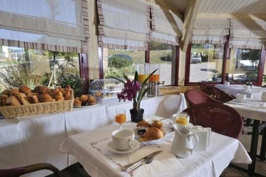 Logis Hotel de la Tour Hotel in Nouvelle-Aquitaine