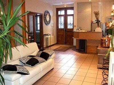 Logis L'Ecu De France Hotel in Auvergne-Rhône-Alpes