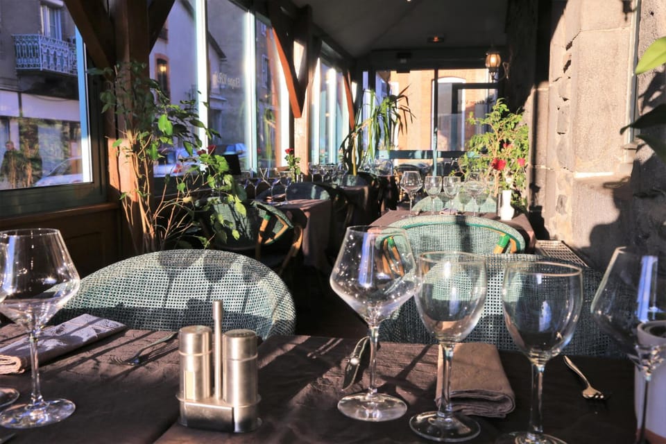Logis L'Ecu De France Hotel in Auvergne-Rhône-Alpes