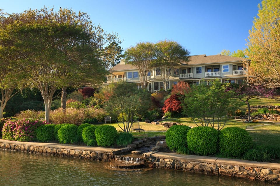 Lookout Point Lakeside Inn Hotel in Lake Hamilton
