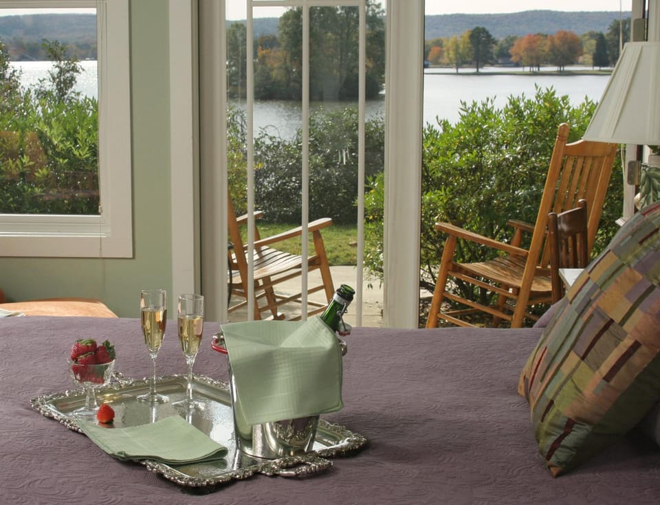 Lookout Point Lakeside Inn Hotel in Lake Hamilton