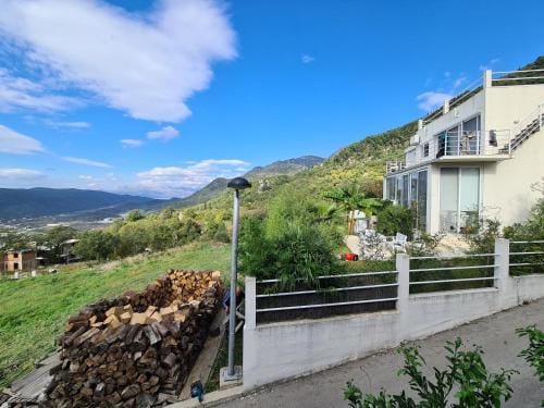Villa Deloik Ante`s Hill House Hotel in Budva Municipality