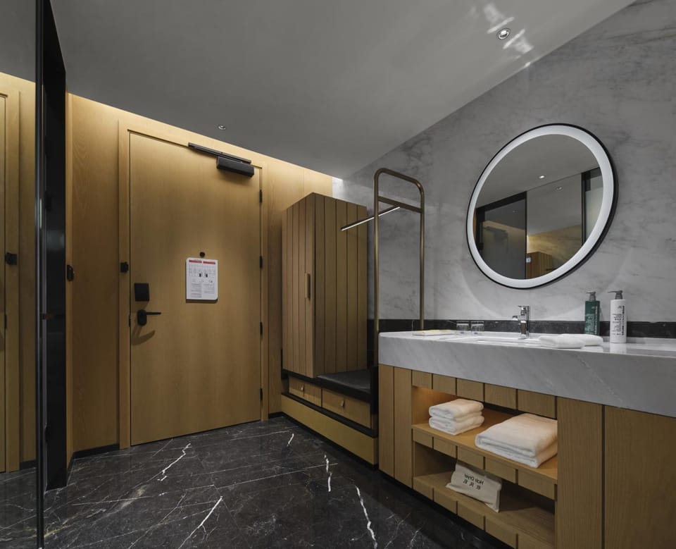 Hilton Garden Inn Jiaxing Xiuzhou Hotel in Suzhou