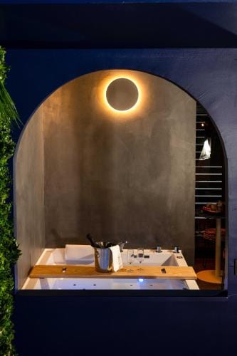 Minamina, chambre avec jacuzzi privatif Hotel in Cassis