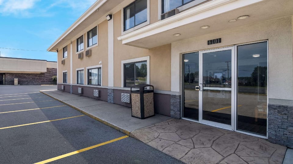 Suburban Studios Portage Hotel in Portage