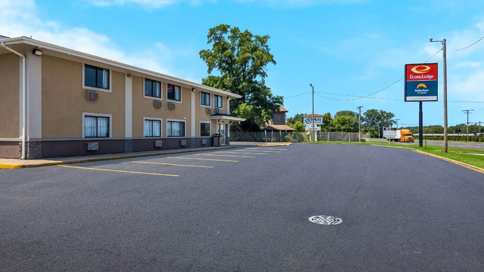 Suburban Studios Portage Hotel in Portage