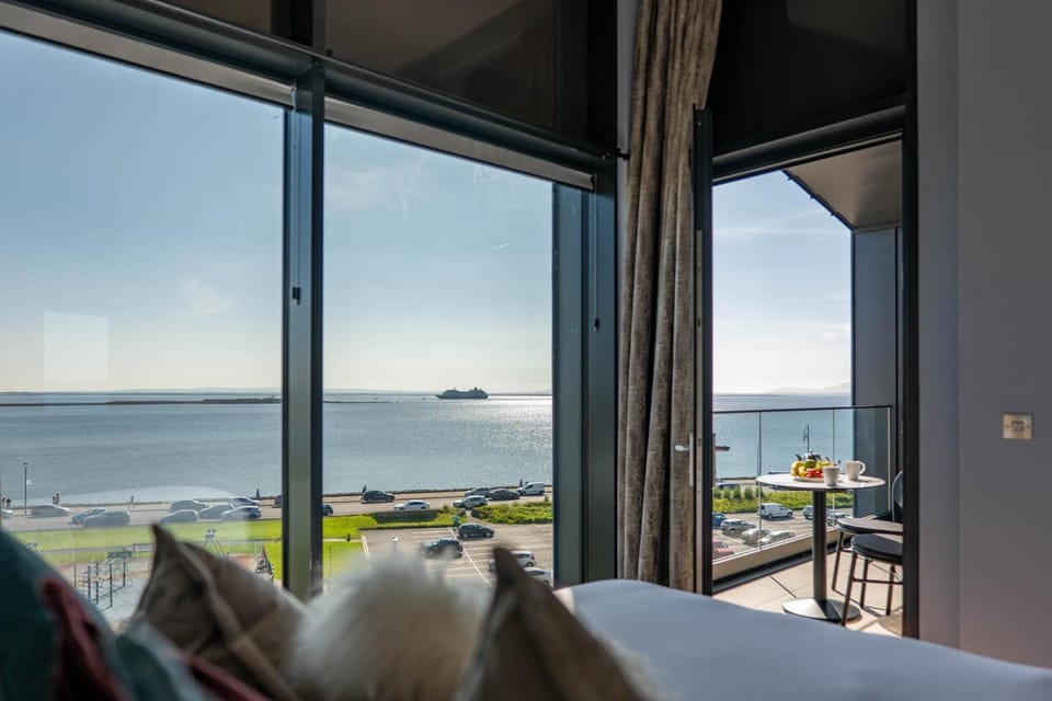 Shoreline Apartments Hotel in Galway