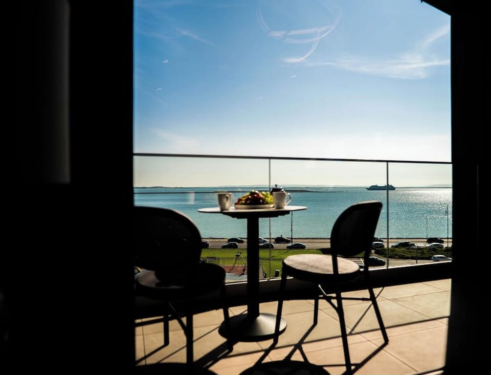 Shoreline Apartments Hotel in Galway