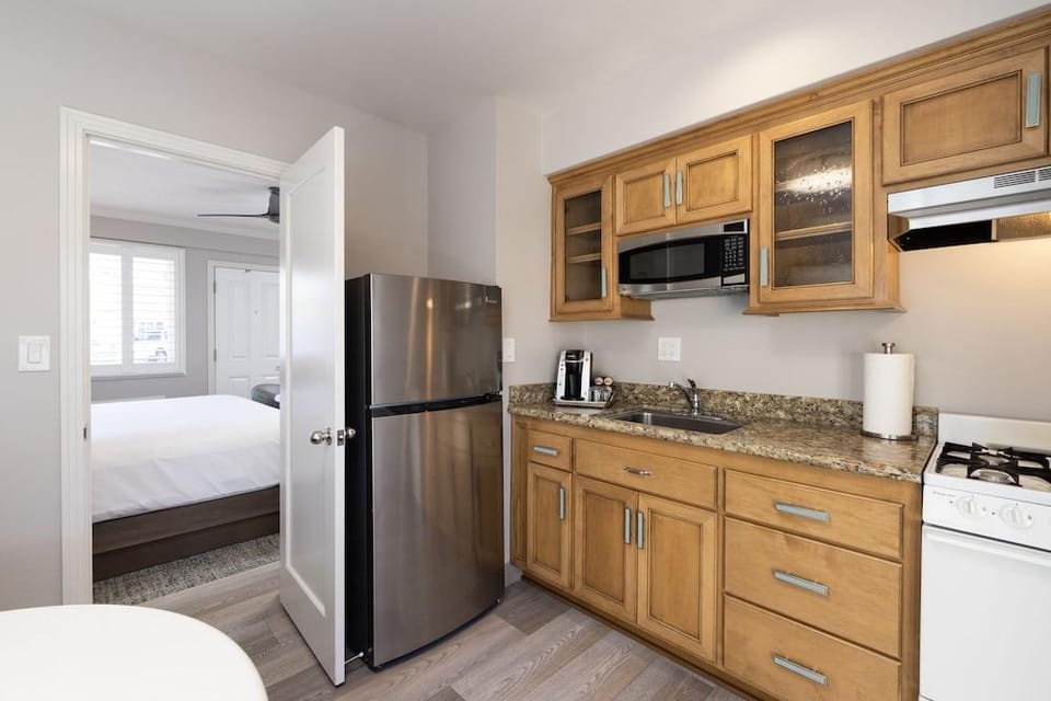 Marina Beach Hotel Hotel in Santa Barbara