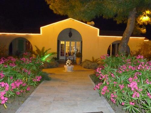 Mas de la Montille Hotel in Aigues-Mortes