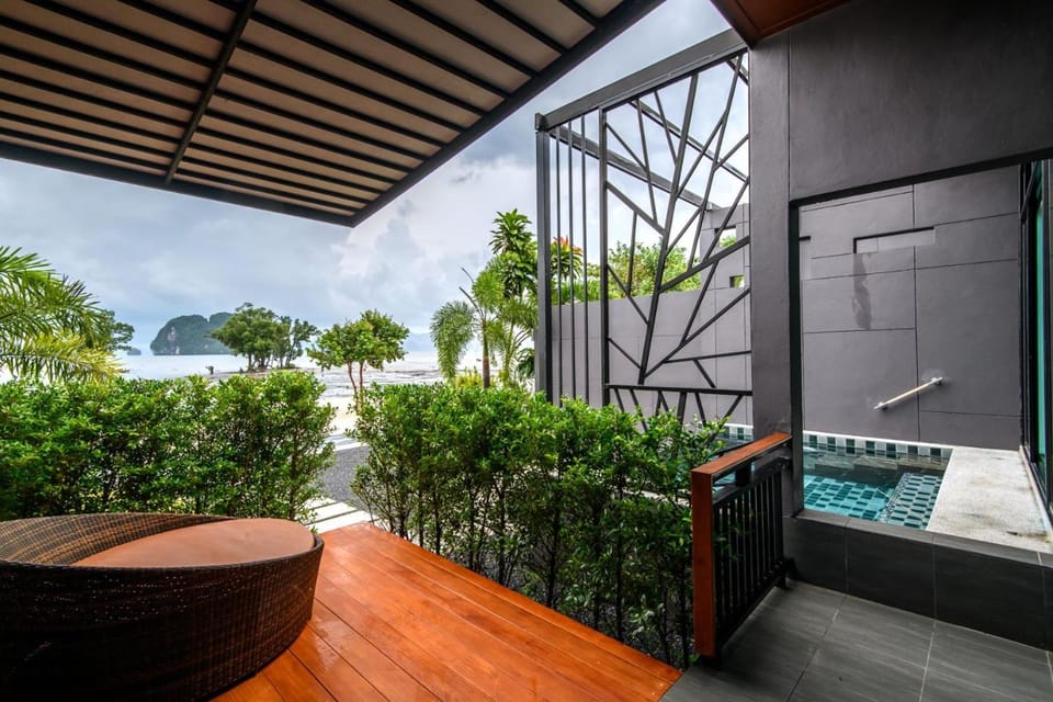 Mangrove Bay Krabi Beachfront Pool Villa Hotel in Krabi Changwat