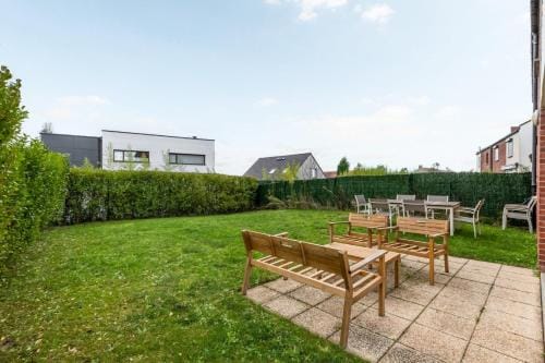 Beautiful 4 bedroom house with parking and garden Hotel in Hauts-de-France