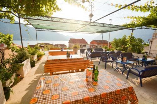 Apartments Kaludjerovic Hotel in Dobrota