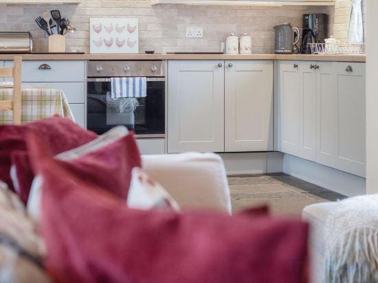 Fferm-Llong Cottage Ship Farm - 2 Bedroom -Rhossili Hotel in Wales