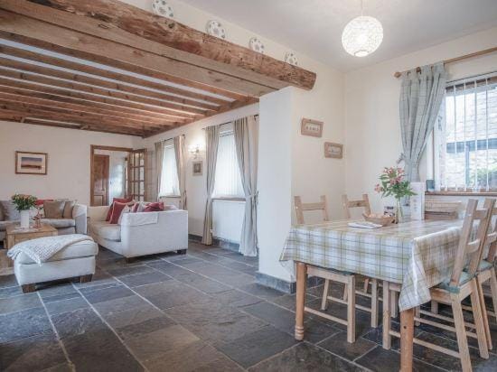 Fferm-Llong Cottage Ship Farm - 2 Bedroom -Rhossili Hotel in Wales