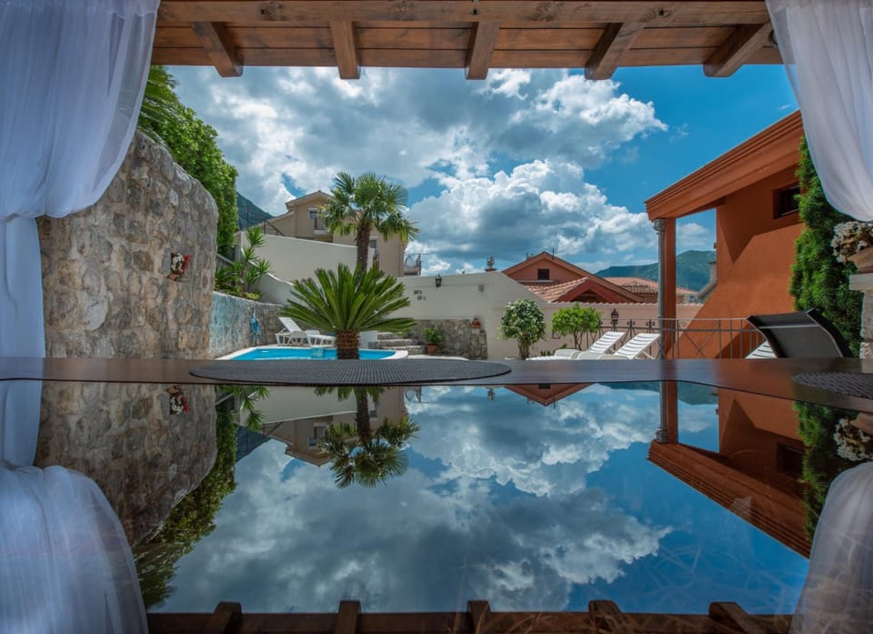 Apartments Nikcevic Hotel in Dobrota
