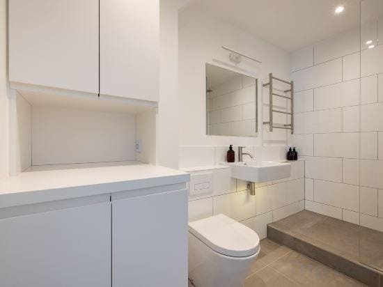 Light-Filled Studio with AC - Earl's Court Hotel in City of Westminster