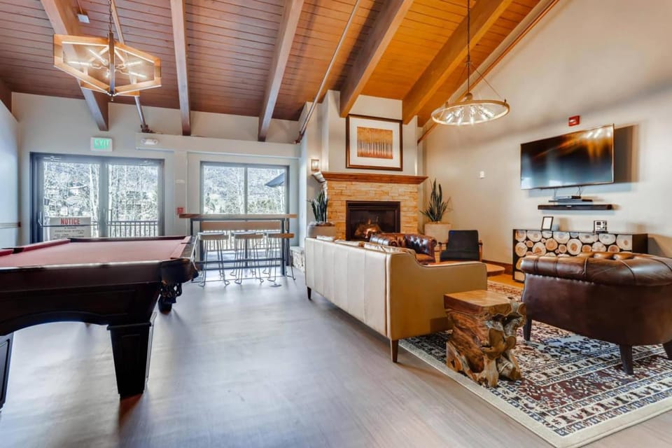 Shared lounge/TV area