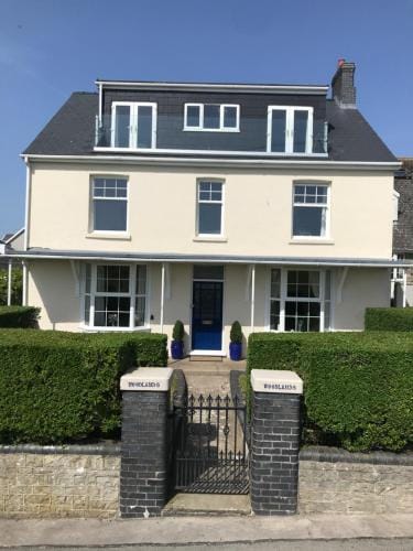 Woodlands Coastal Apartment Hotel in Wales