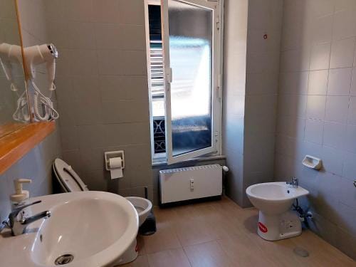 Genova rooms serra E Hotel in Genoa