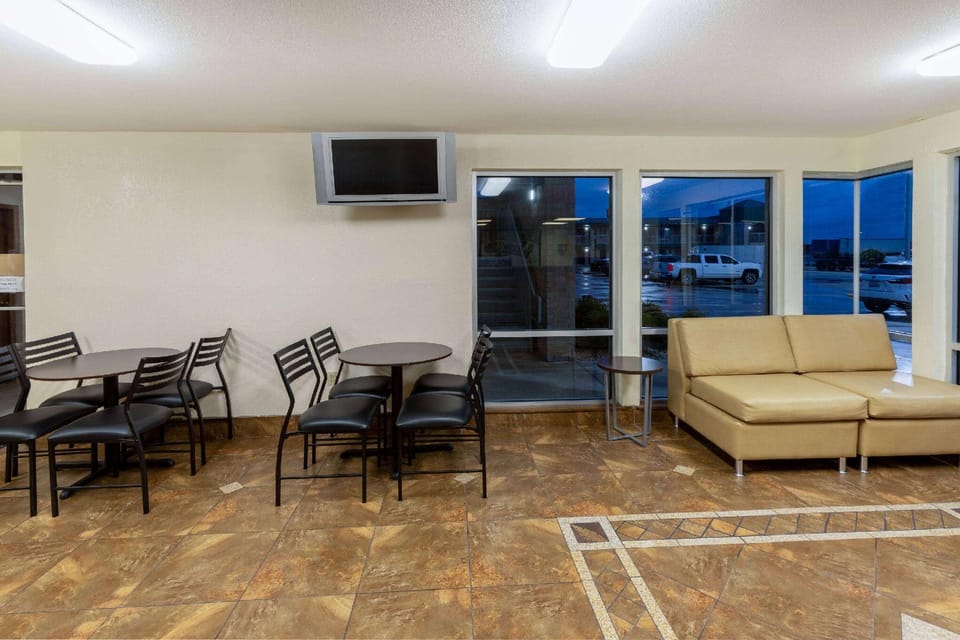 Super 8 by Wyndham Seguin Hotel in Seguin
