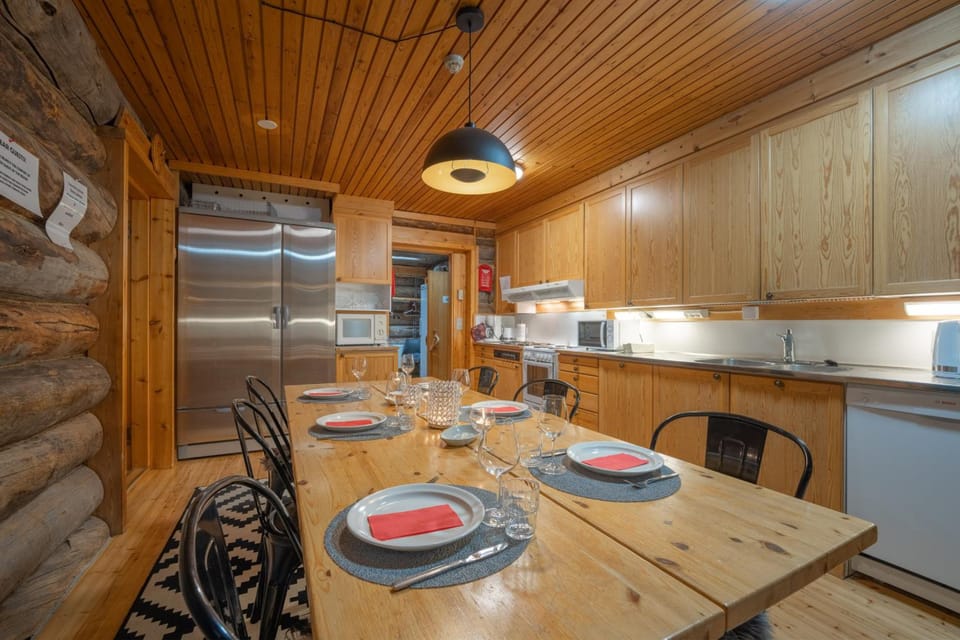 Kuukkeli Log Houses Aurora Resort Apartment hotel in Lapland