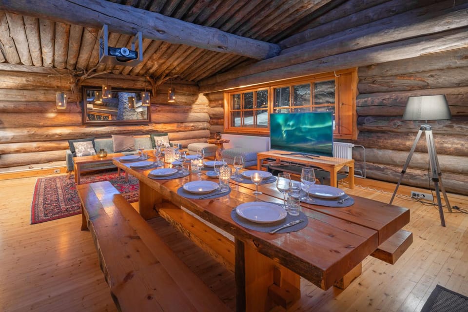 Kuukkeli Log Houses Aurora Resort Hotel in Lapland