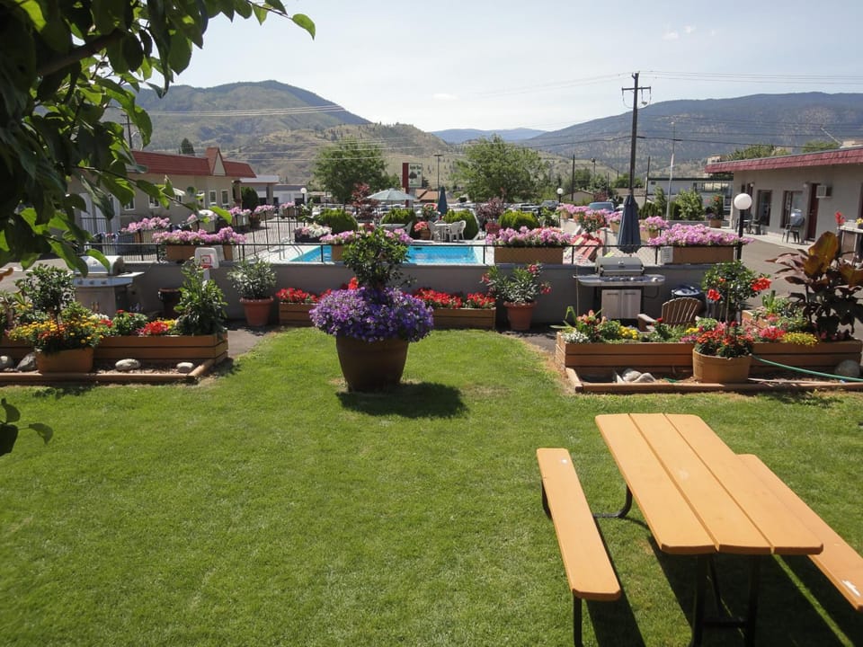 Apple Tree Inn Motel in Penticton